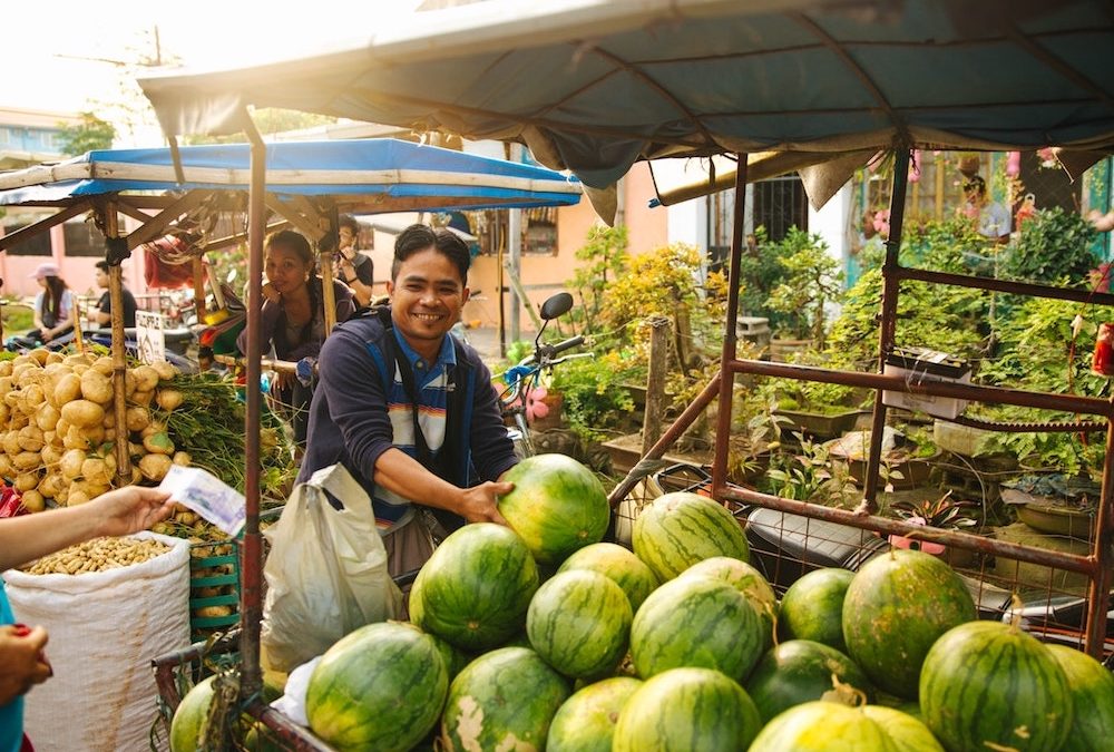 How can you support and give back to locals by travelling in the Philippines?
